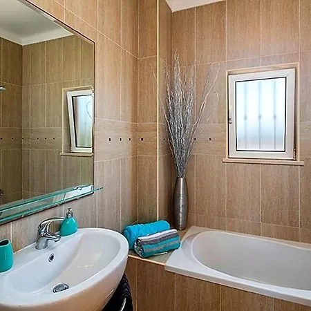Carvoeiro Sleeps 12 Pool Air Con *