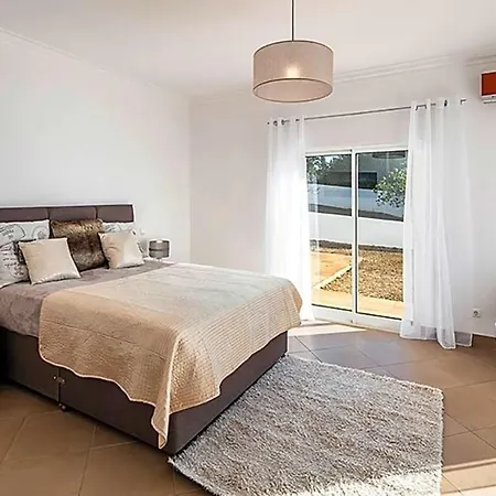 Carvoeiro Sleeps 12 Pool Air Con Villa
