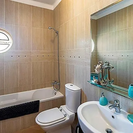 Carvoeiro Sleeps 12 Pool Air Con * Carvoeiro (Lagoa)