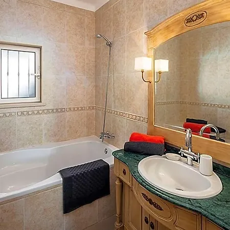 Carvoeiro Sleeps 12 Pool Air Con Villa Carvoeiro (Lagoa)